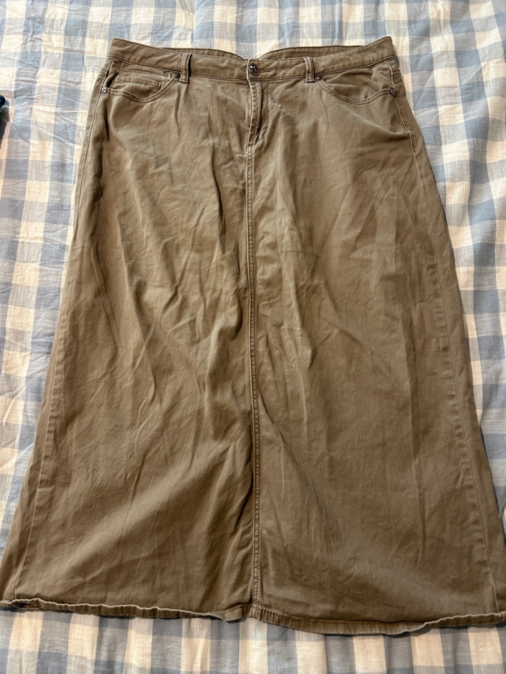 Hannah Renee size 16 long stretch khaki skirt